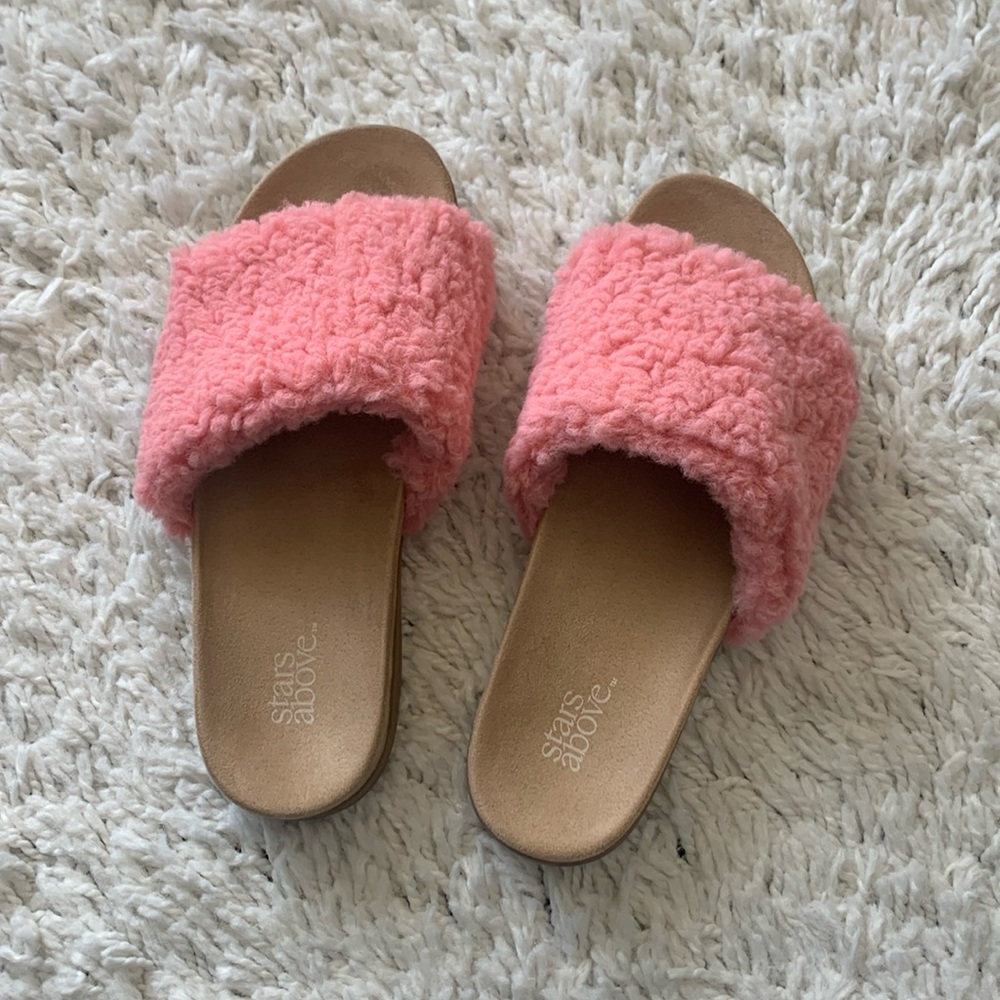 Fluffy pink sherpa slides